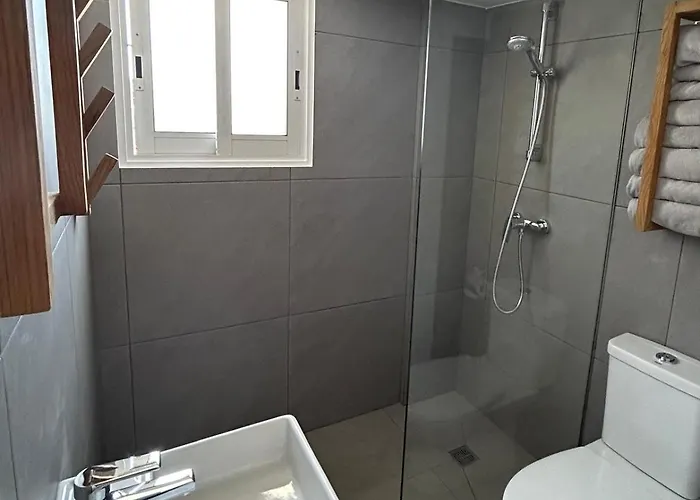 Teak Charm * Λάρνακα